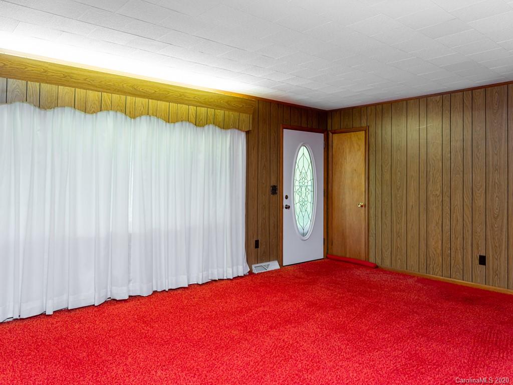 83 Harris Road Fairview, NC 28730 - Photo 4 of 48 Gallery Image 4
