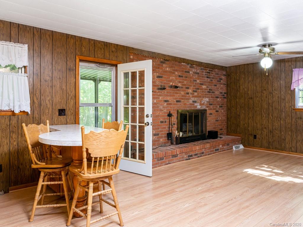 83 Harris Road Fairview, NC 28730 - Photo 5 of 48 Gallery Image 5