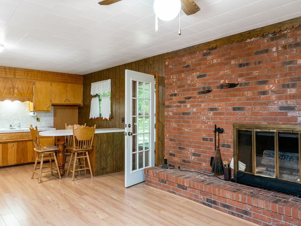 83 Harris Road Fairview, NC 28730 - Photo 6 of 48 Gallery Image 6