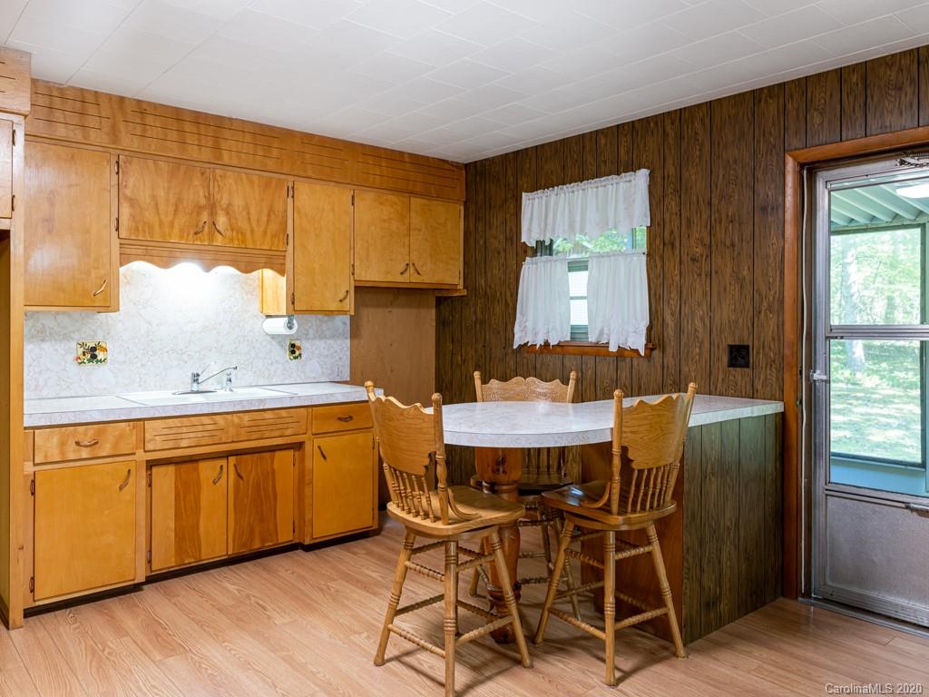 83 Harris Road Fairview, NC 28730 - Photo 7 of 48 Gallery Image 7