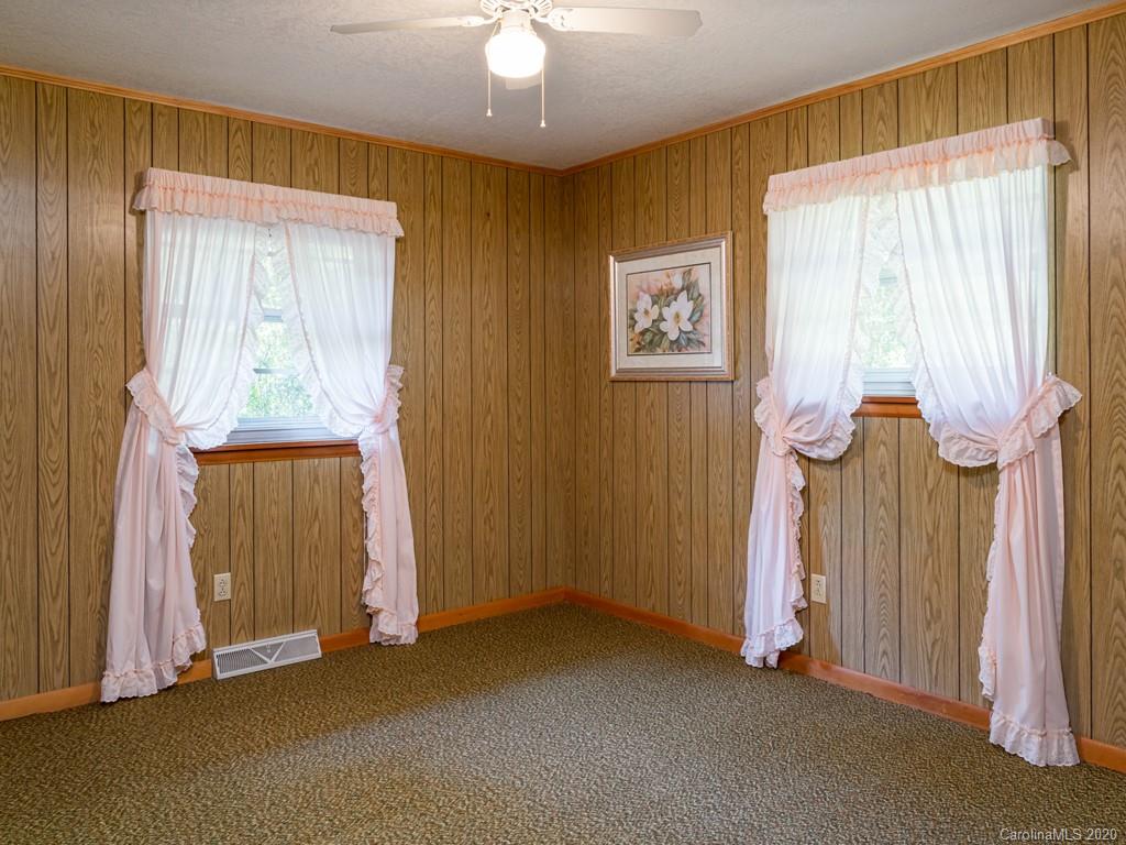 83 Harris Road Fairview, NC 28730 - Photo 10 of 48 Gallery Image 10
