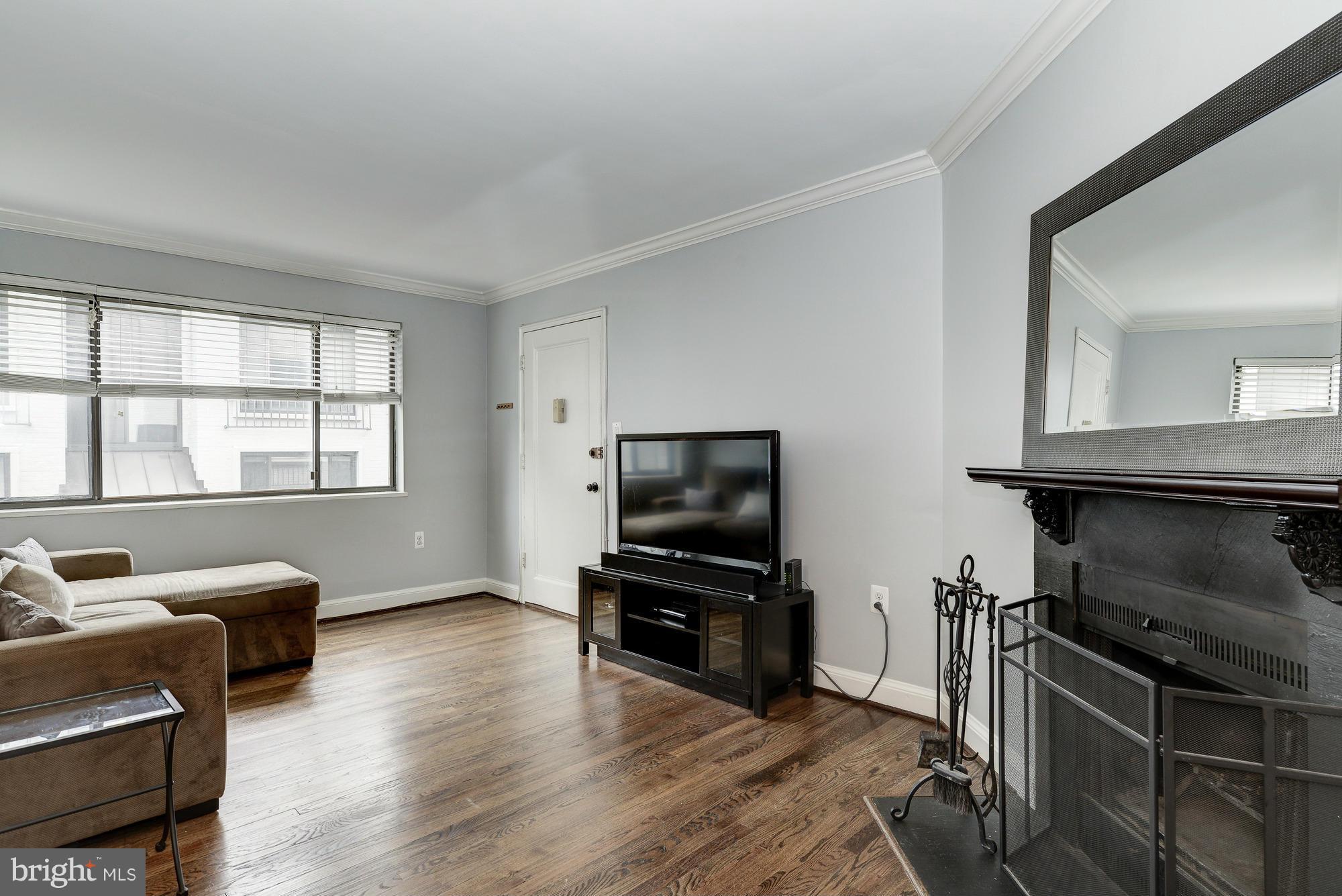 2606 Tunlaw Road Northwest, Unit 4 Washington, DC 20007 - Photo 3 of 19 Living Room