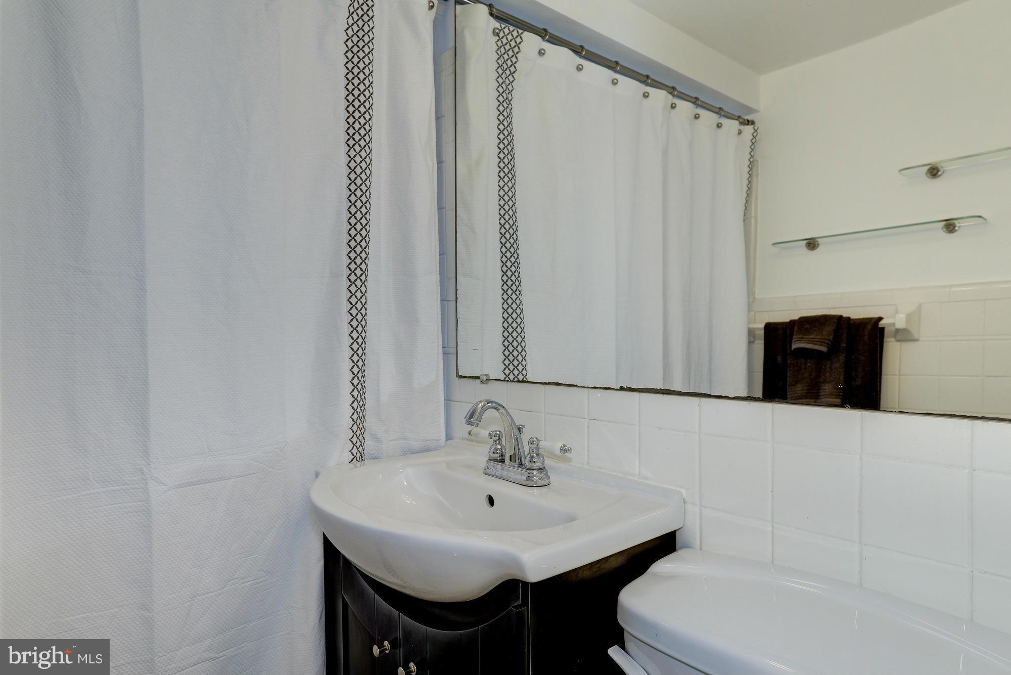 2606 Tunlaw Road Northwest, Unit 4 Washington, DC 20007 - Photo 9 of 19 Bath