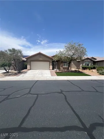 $1,900 | 6092 Fox Creek Avenue, Las Vegas, NV 89122