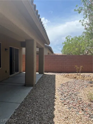 $1,900 | 6092 Fox Creek Avenue, Las Vegas, NV 89122