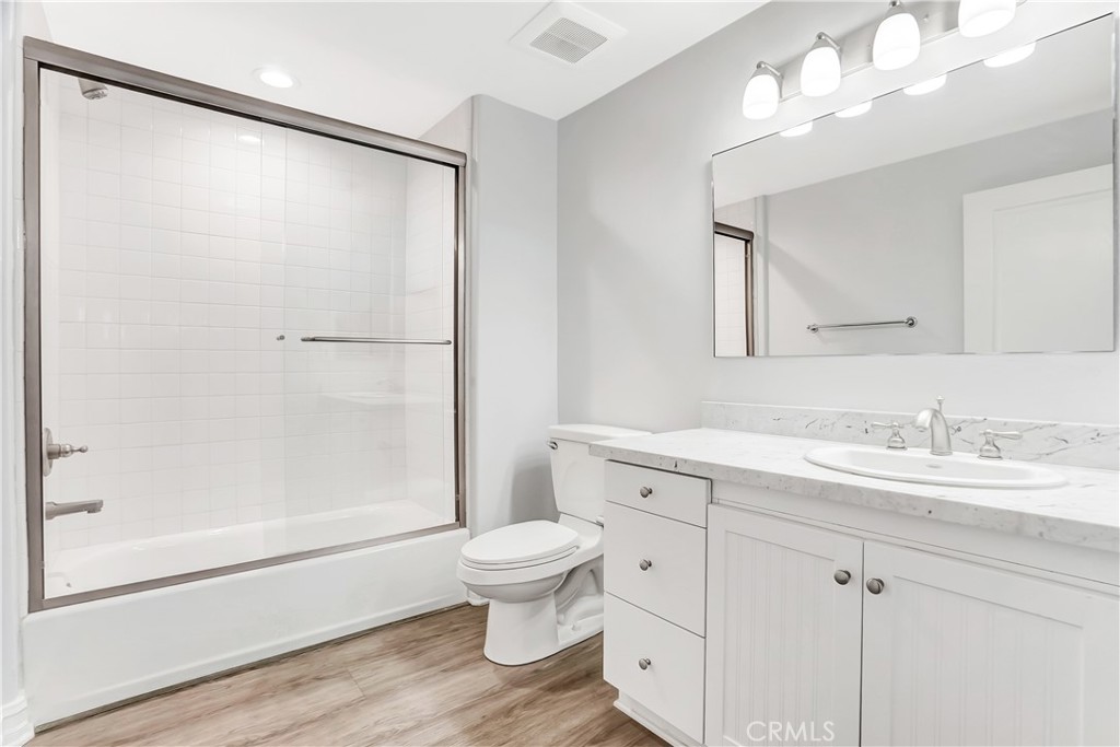 1431 Windshore Way Oxnard, CA 93035 - Photo 12 of 33 Bathroom Guest