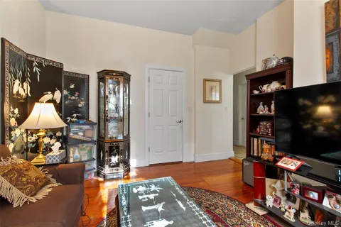 $950,000 | 80 Broadway, Dobbs Ferry, NY 10522