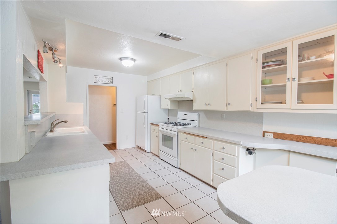 2906 Rocky Point Road Northwest Bremerton, WA 98312 - Photo 8 of 25 Gallery Image 8