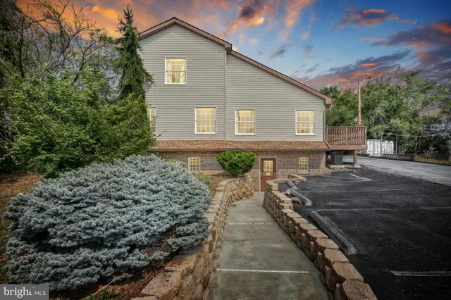 $454,999 | 305 West Shady Lane, Enola, PA 17025