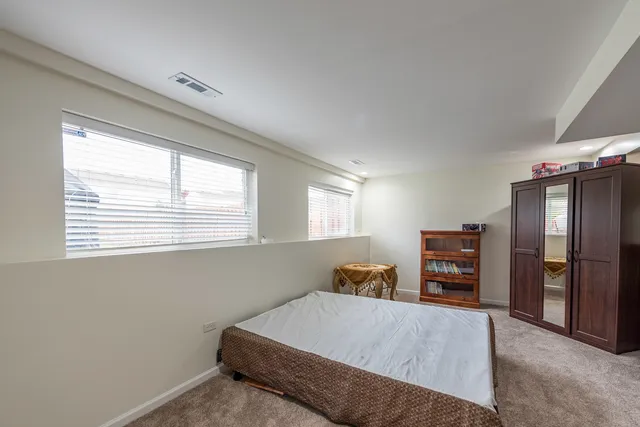 a bed room with a bed and a closet