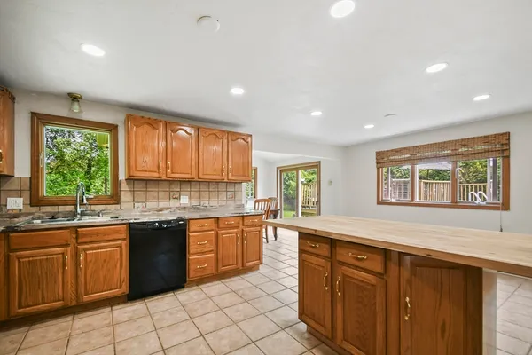 $525,000 | 175 Armsby Road, Sutton, MA 01590