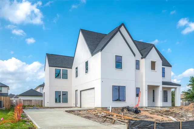 a view of a white house with a sink and yard in front of it