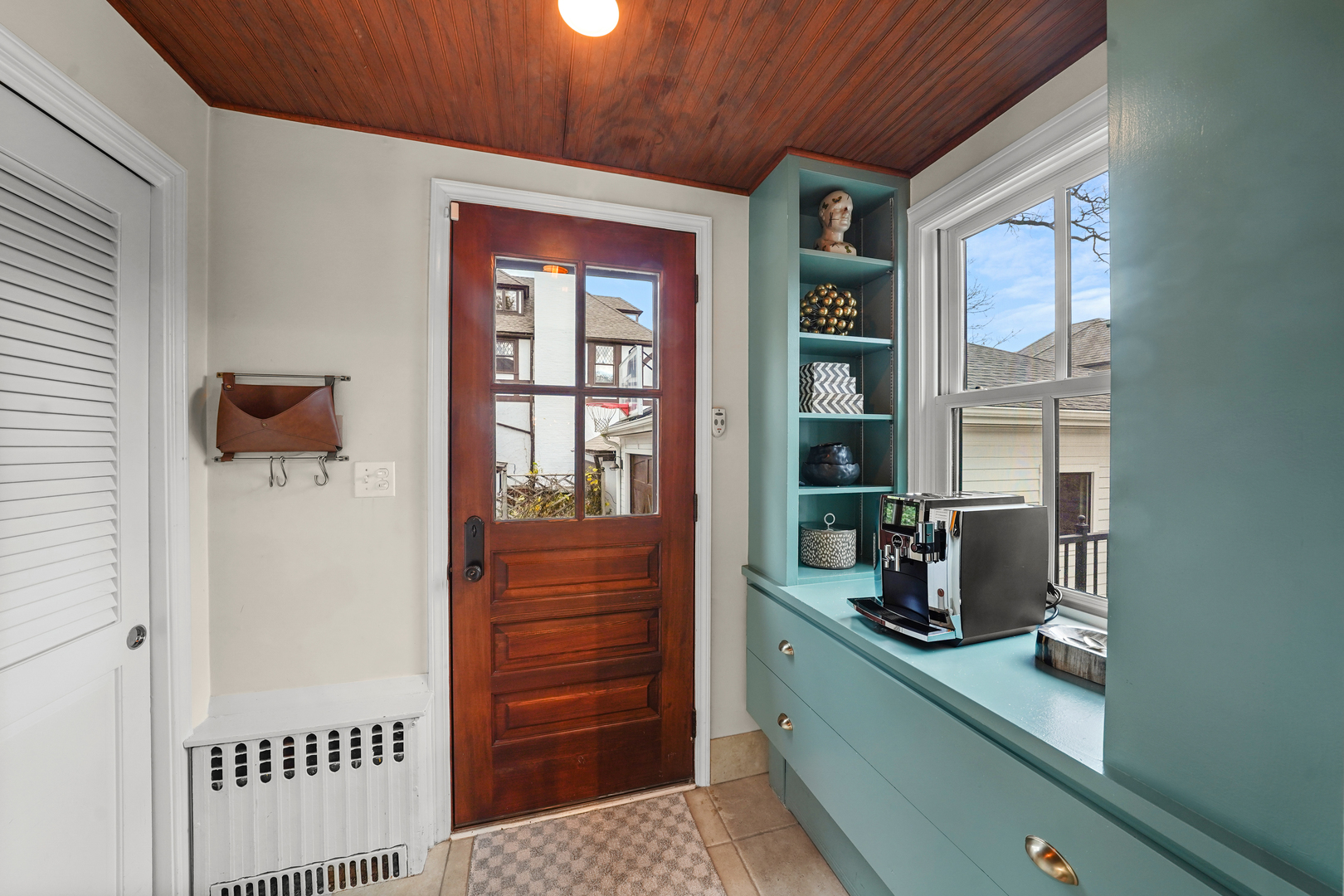 475 Cedar Street Winnetka, IL 60093 - Photo 16 of 46 a kitchen with a refrigerator and a sink