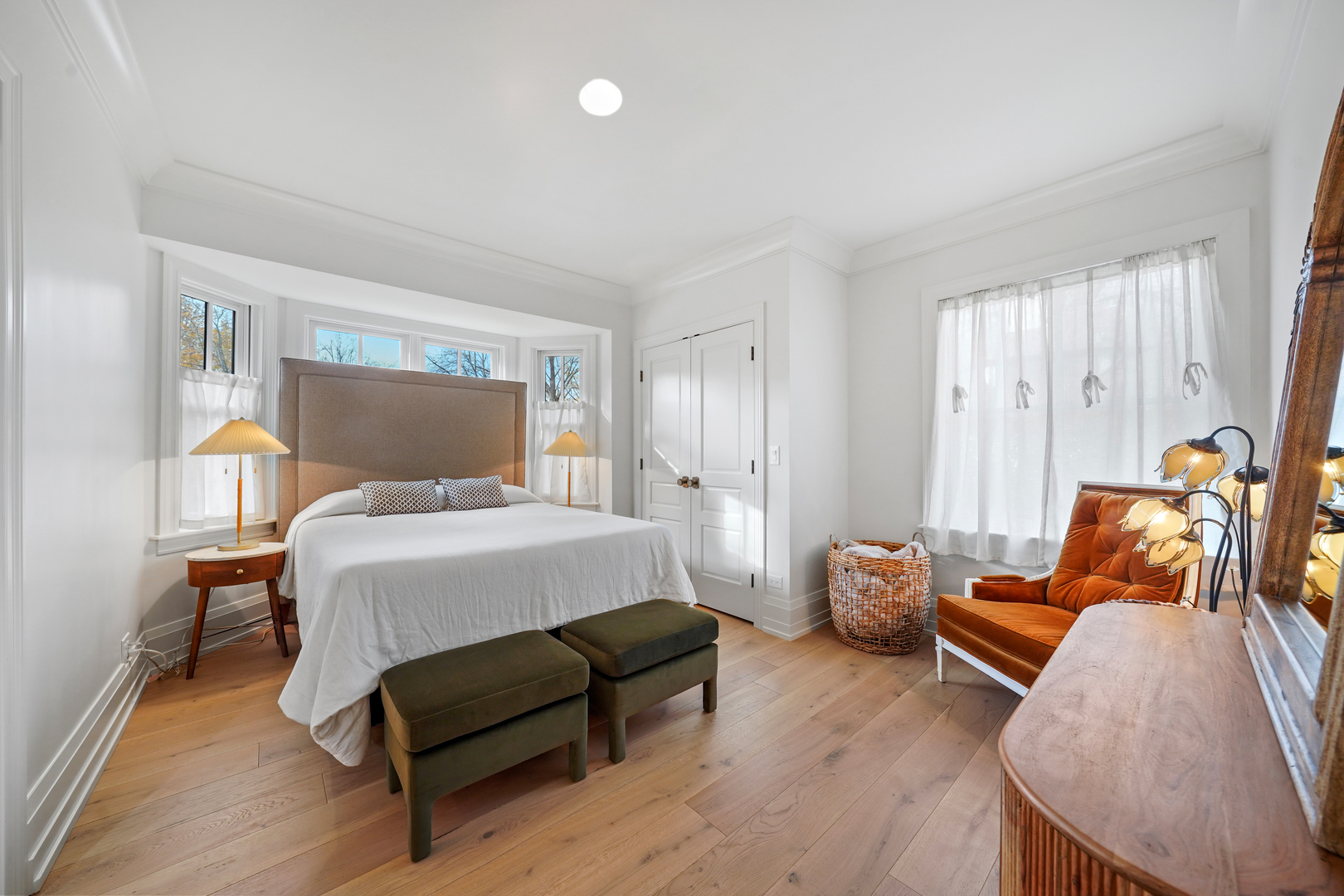 475 Cedar Street Winnetka, IL 60093 - Photo 24 of 46 a bedroom with bed and wooden floor