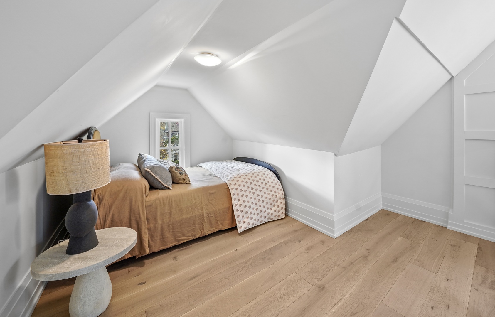 475 Cedar Street Winnetka, IL 60093 - Photo 30 of 46 a bedroom with a bed and a lamp on desk