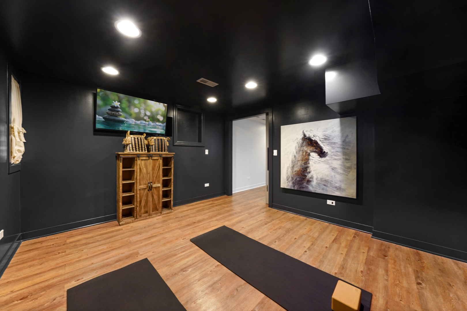 475 Cedar Street Winnetka, IL 60093 - Photo 38 of 46 a view of room with furniture and screen