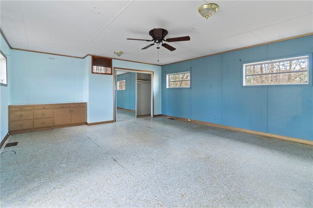 74 Hulsey Road Cedartown, GA 30125 - Photo 18 of 36 an empty room with ceiling fan and window