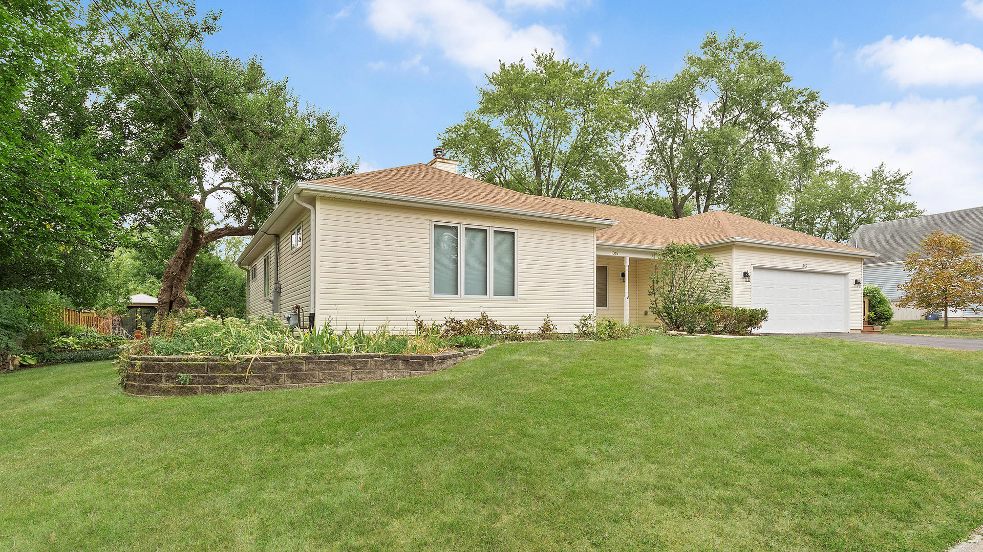 1015 East Thomas Road Wheaton, IL 60187 - Photo 2 of 28