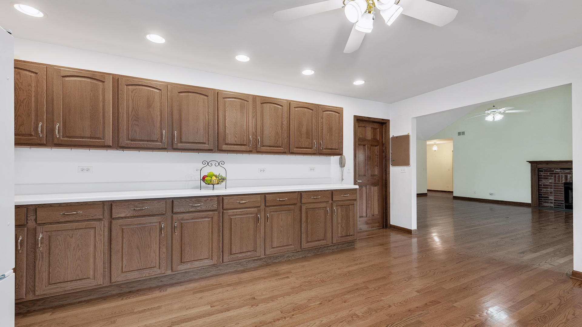 1015 East Thomas Road Wheaton, IL 60187 - Photo 15 of 28