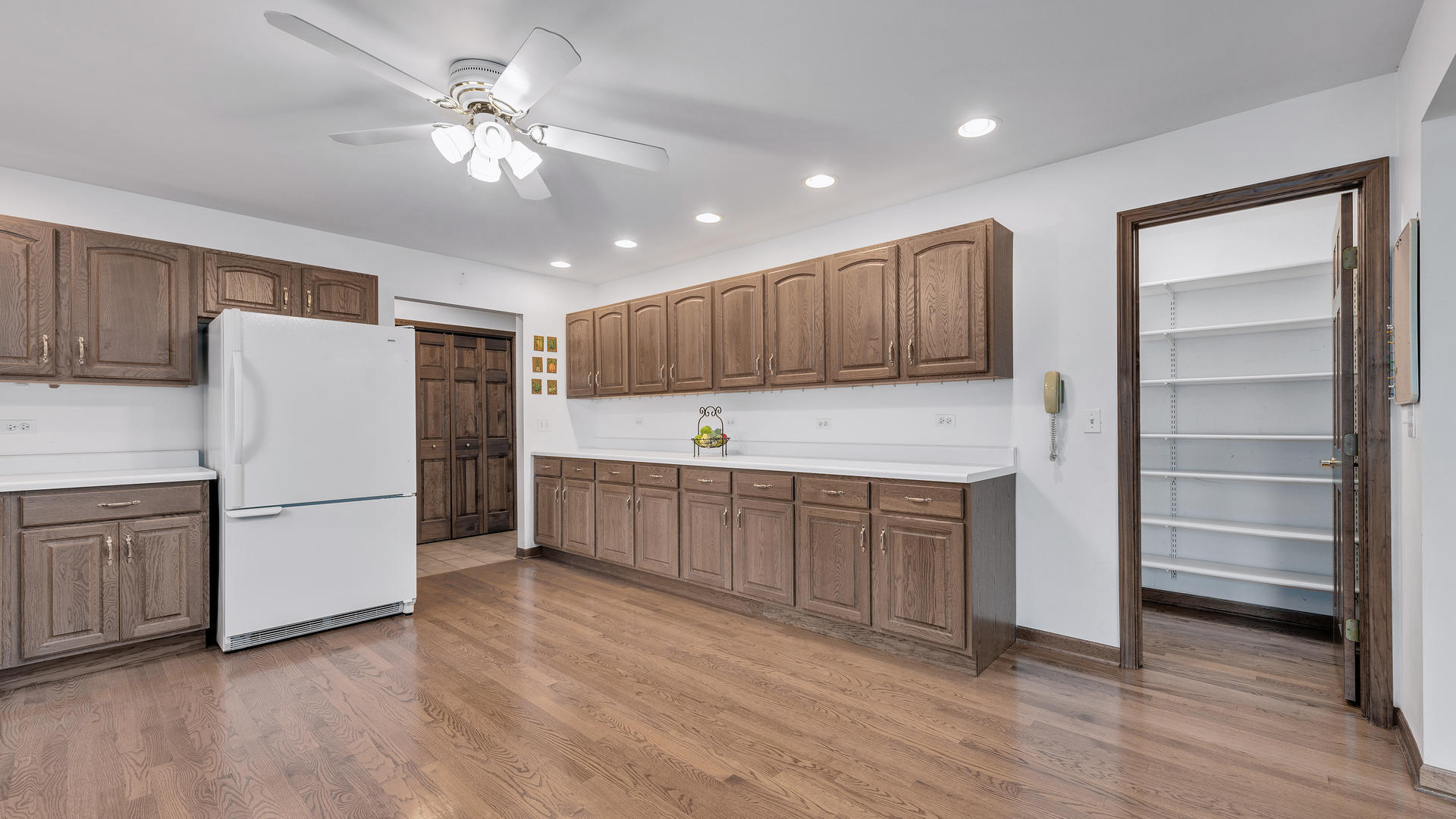 1015 East Thomas Road Wheaton, IL 60187 - Photo 16 of 28