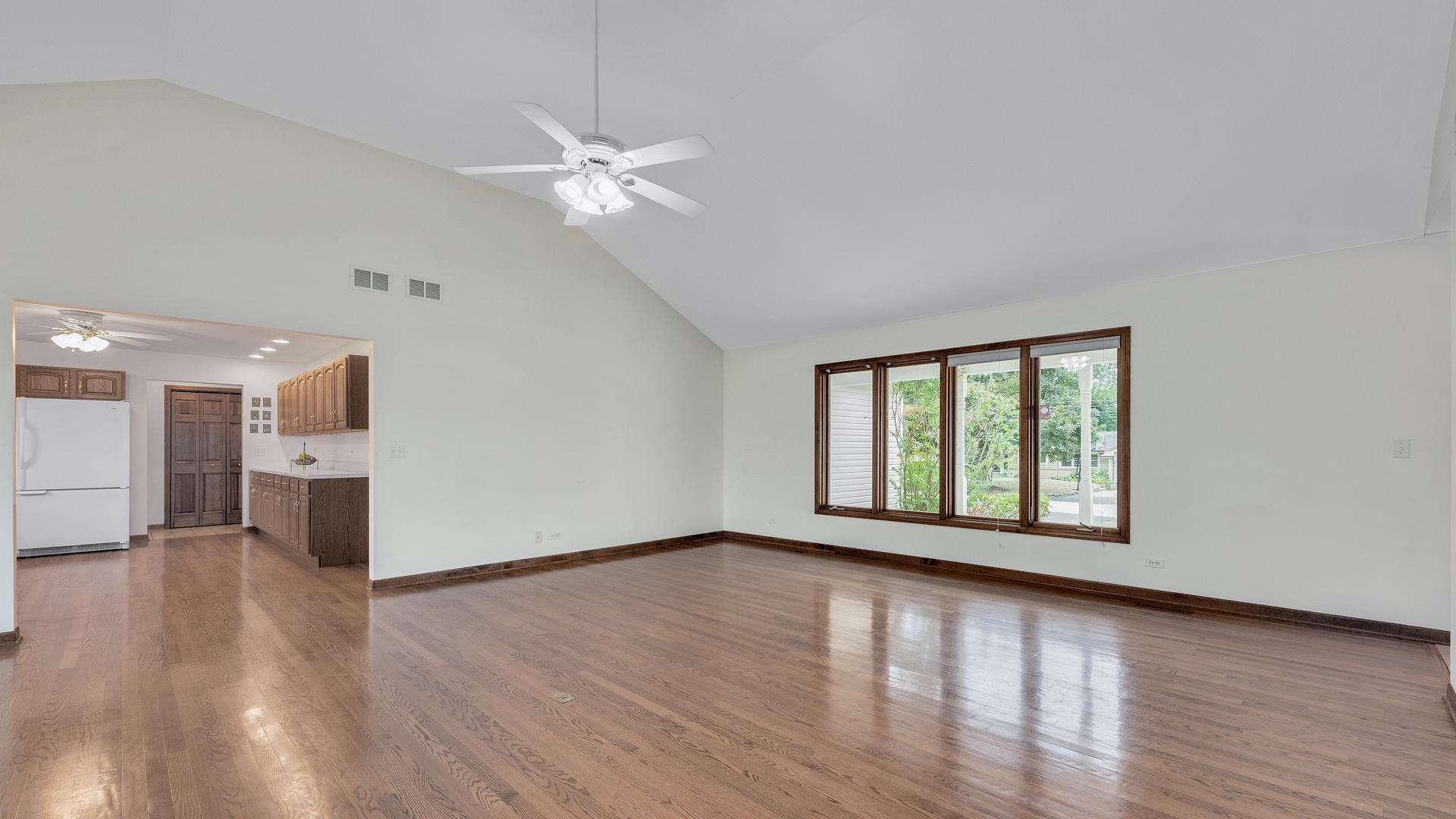 1015 East Thomas Road Wheaton, IL 60187 - Photo 6 of 28