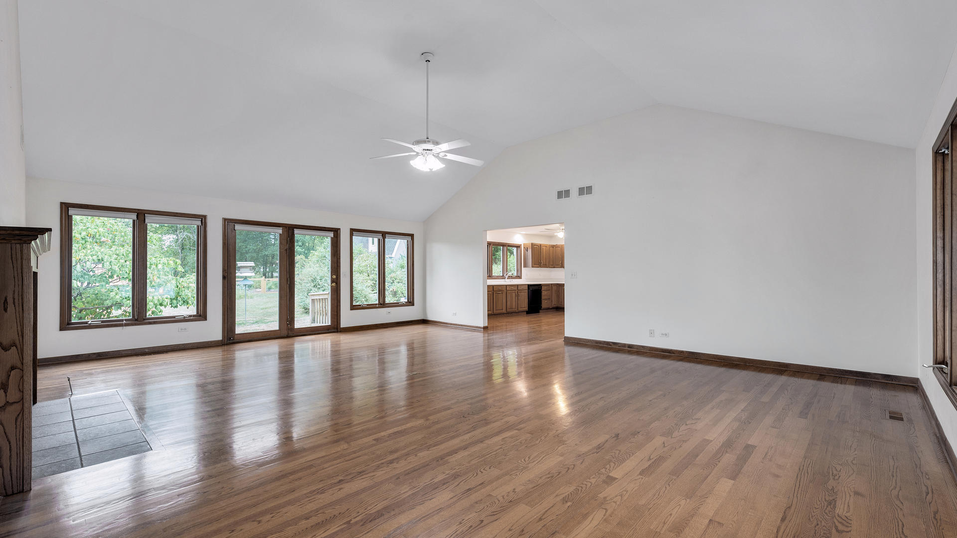 1015 East Thomas Road Wheaton, IL 60187 - Photo 8 of 28