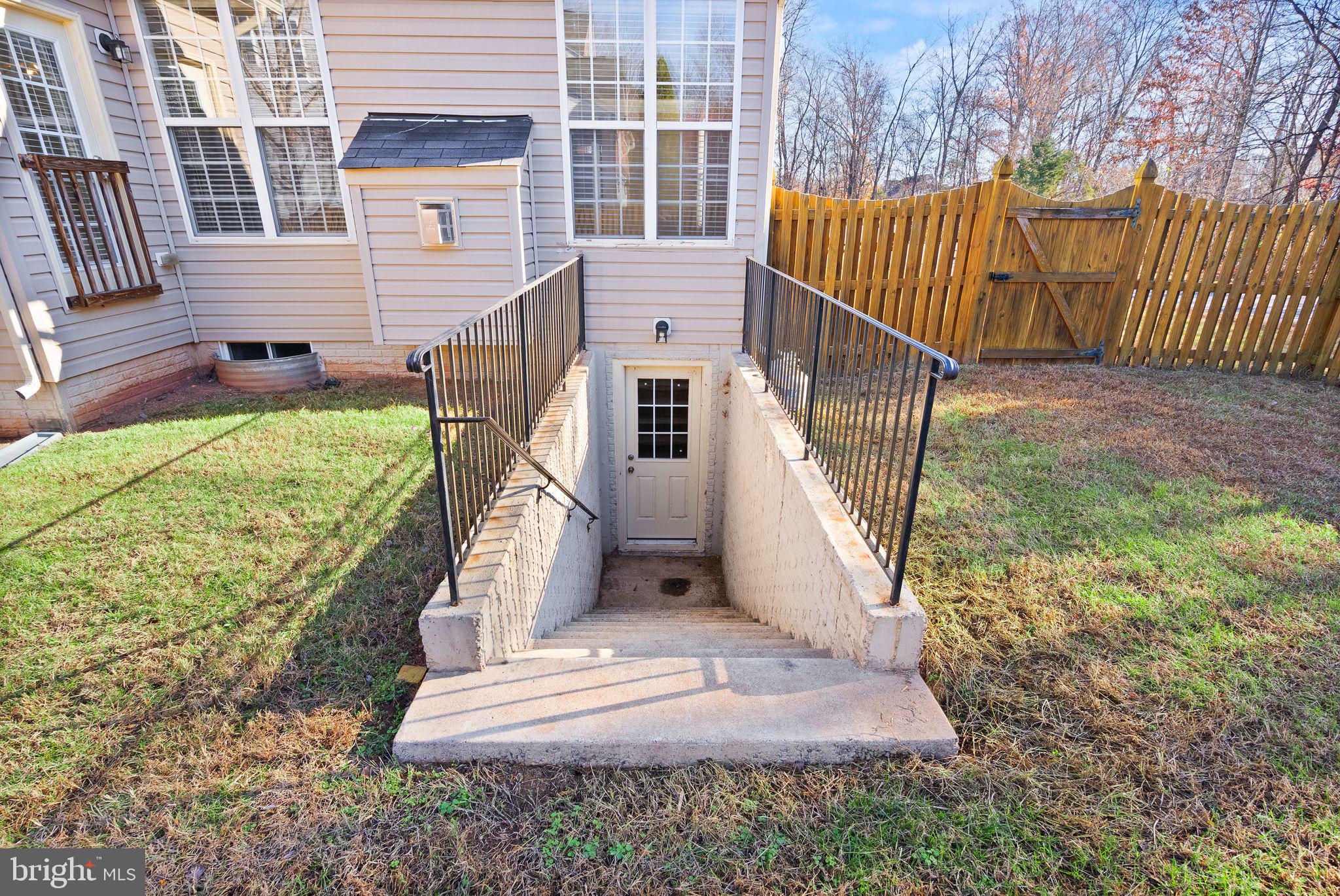 7722 Yalta Way Gainesville, VA 20155 - Photo 66 of 75 a front view of a house with a garden