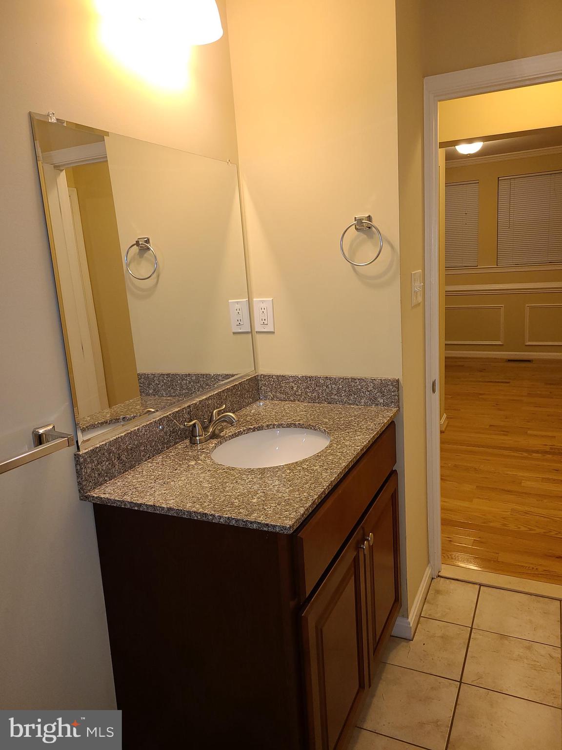 4217 Thorncliff Road Baltimore, MD 21236 - Photo 15 of 35 1st floor full bath - granite countertop