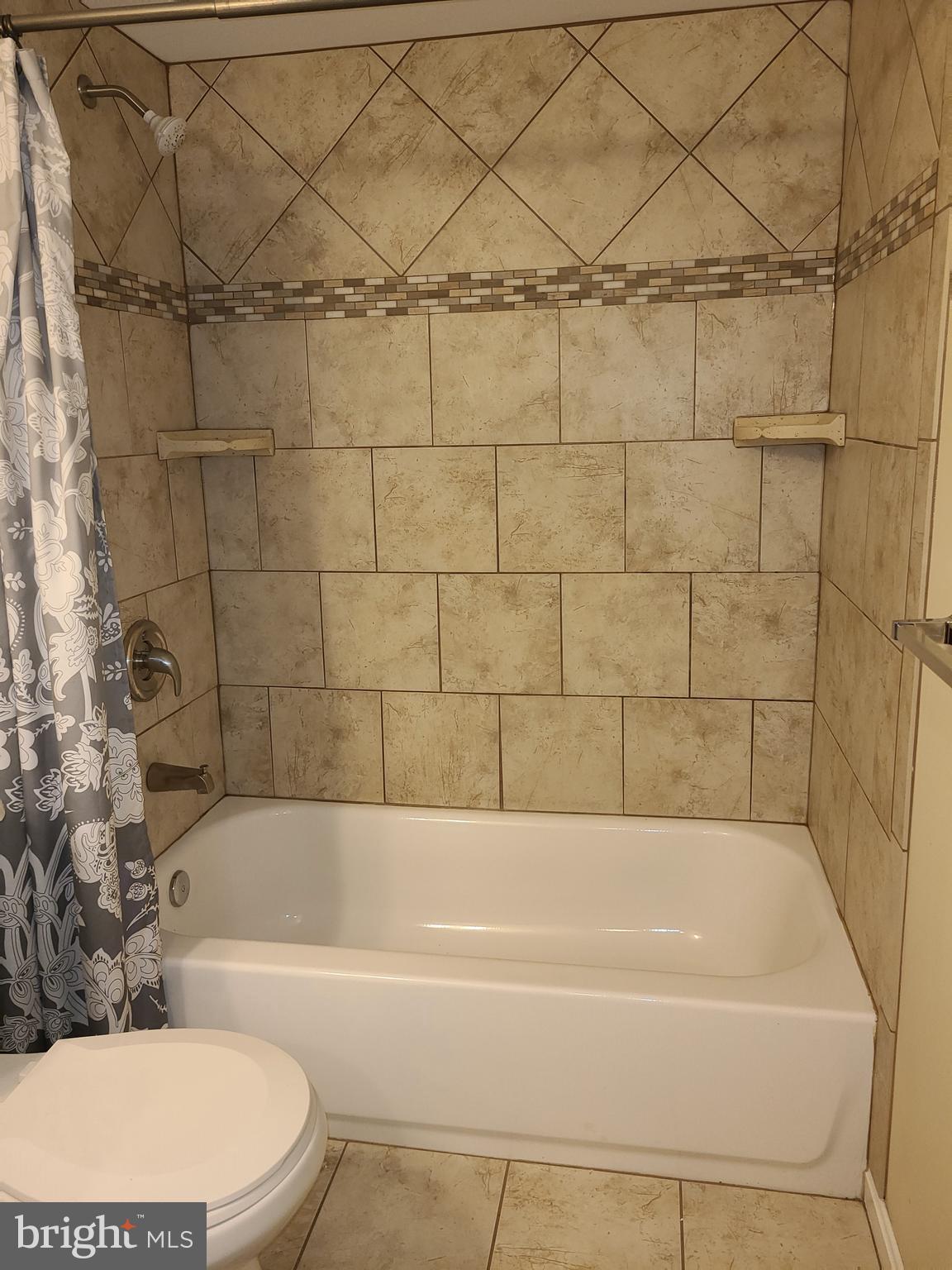 4217 Thorncliff Road Baltimore, MD 21236 - Photo 26 of 35 Upper level full bath - ceramic tile