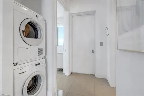 $279,000 | 3000 Oasis Grand Boulevard, Unit MPH6, Fort Myers, FL 33916