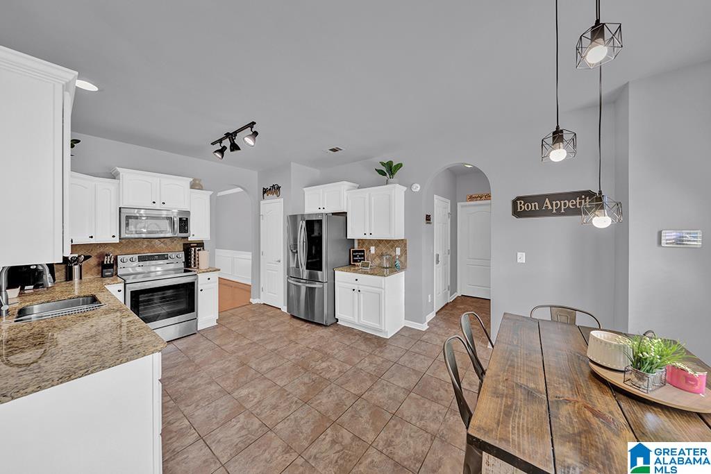 777 Valley Circle Leeds, AL 35094 - Photo 6 of 26