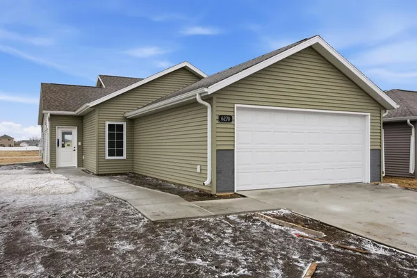 $433,861 | 6270 21st Street South, Fargo, ND 58104
