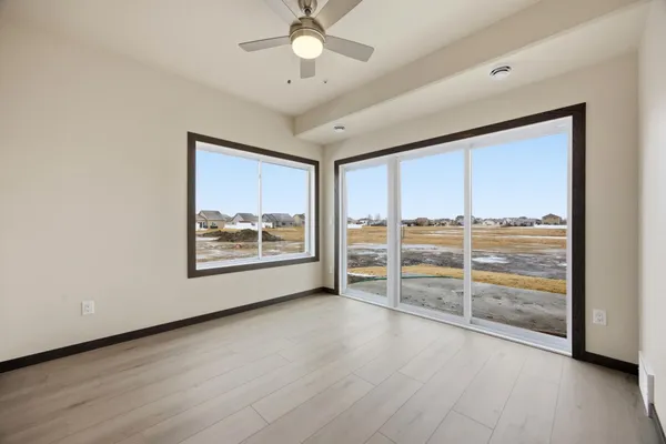 $433,861 | 6270 21st Street South, Fargo, ND 58104