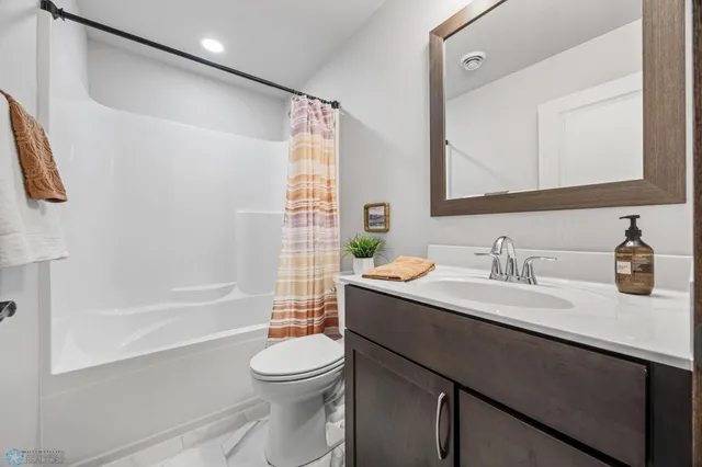 $433,861 | 6270 21st Street South, Fargo, ND 58104