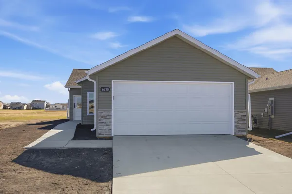 $433,861 | 6270 21st Street South, Fargo, ND 58104