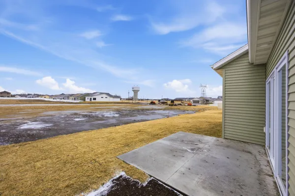 $433,861 | 6270 21st Street South, Fargo, ND 58104