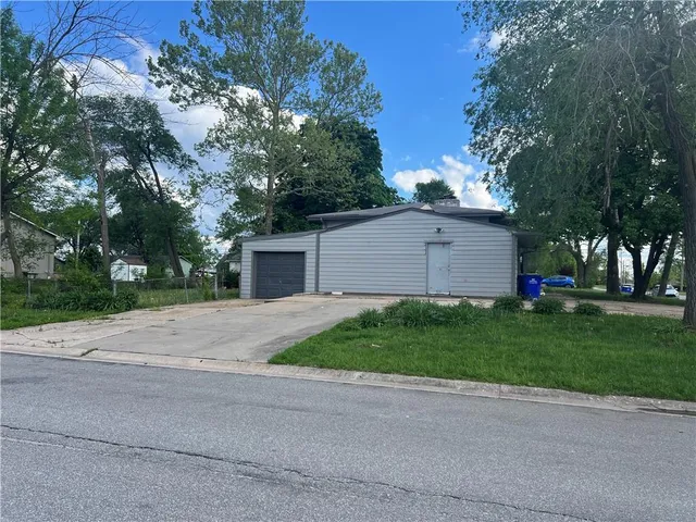 $497,500 | 133 North White Drive, Gardner, KS 66030