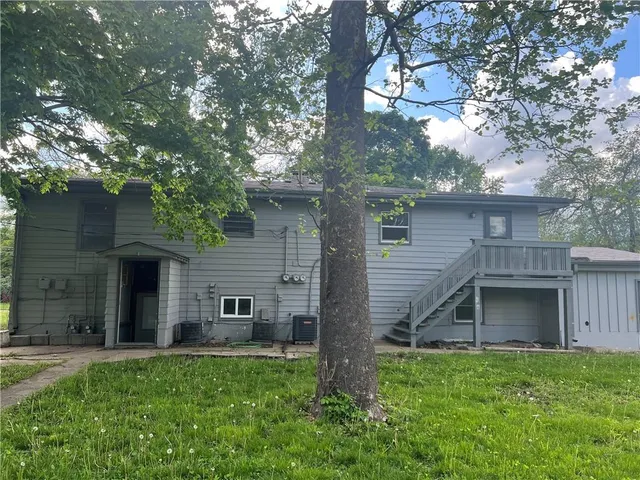 $497,500 | 133 North White Drive, Gardner, KS 66030