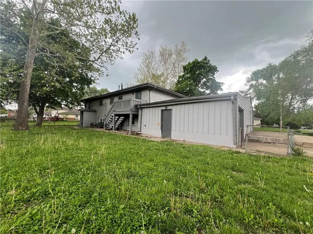 $497,500 | 133 North White Drive, Gardner, KS 66030