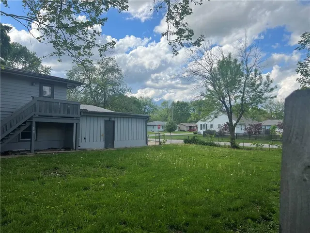 $497,500 | 133 North White Drive, Gardner, KS 66030