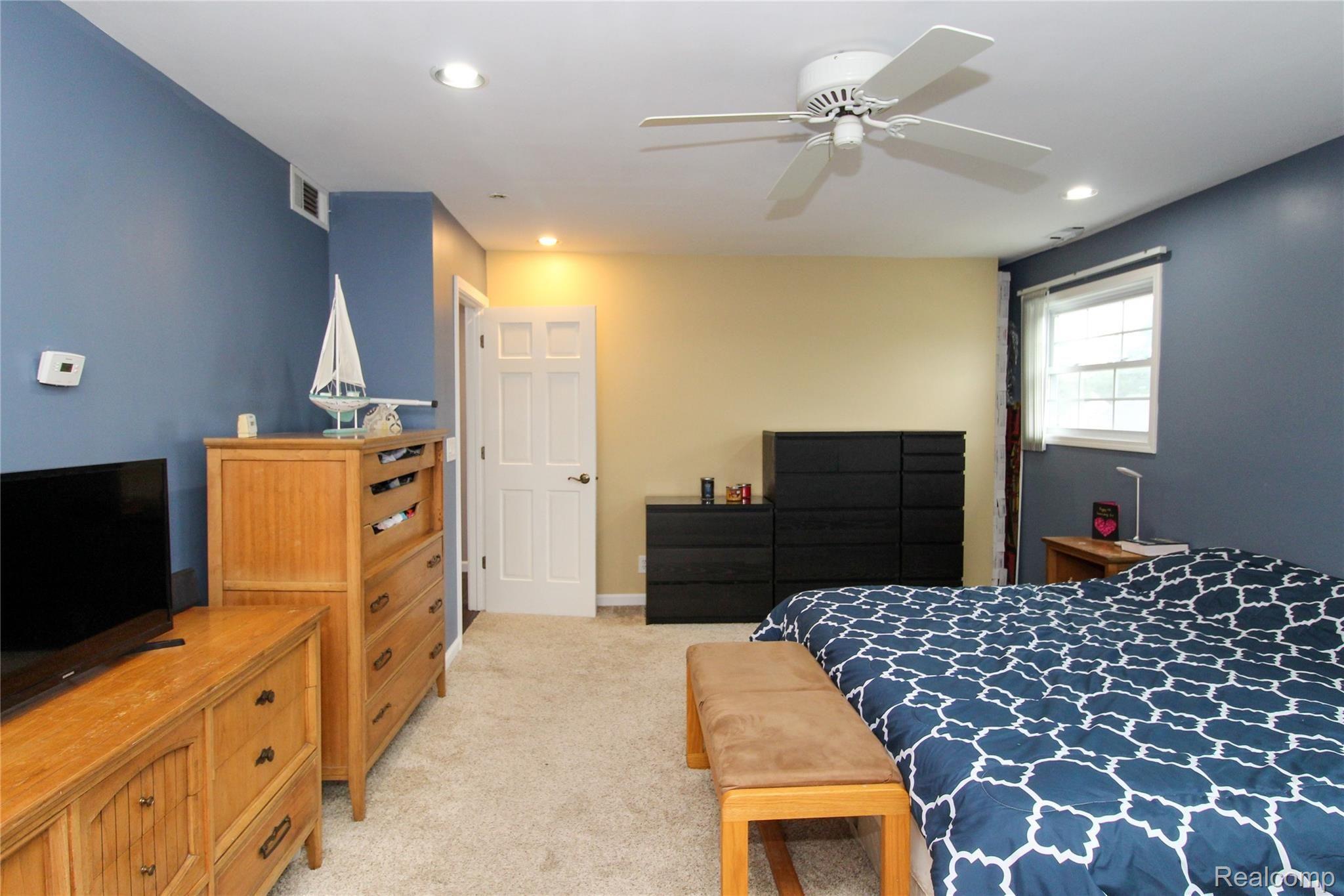 21773 Rausch Avenue Eastpointe, MI 48021 - Photo 19 of 27 Main Bedroom 2.jpg