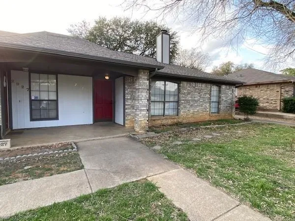 $1,895 | 2929 Hilltop Drive, Euless, TX 76039