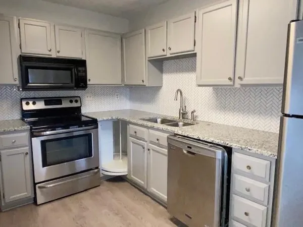 $1,895 | 2929 Hilltop Drive, Euless, TX 76039