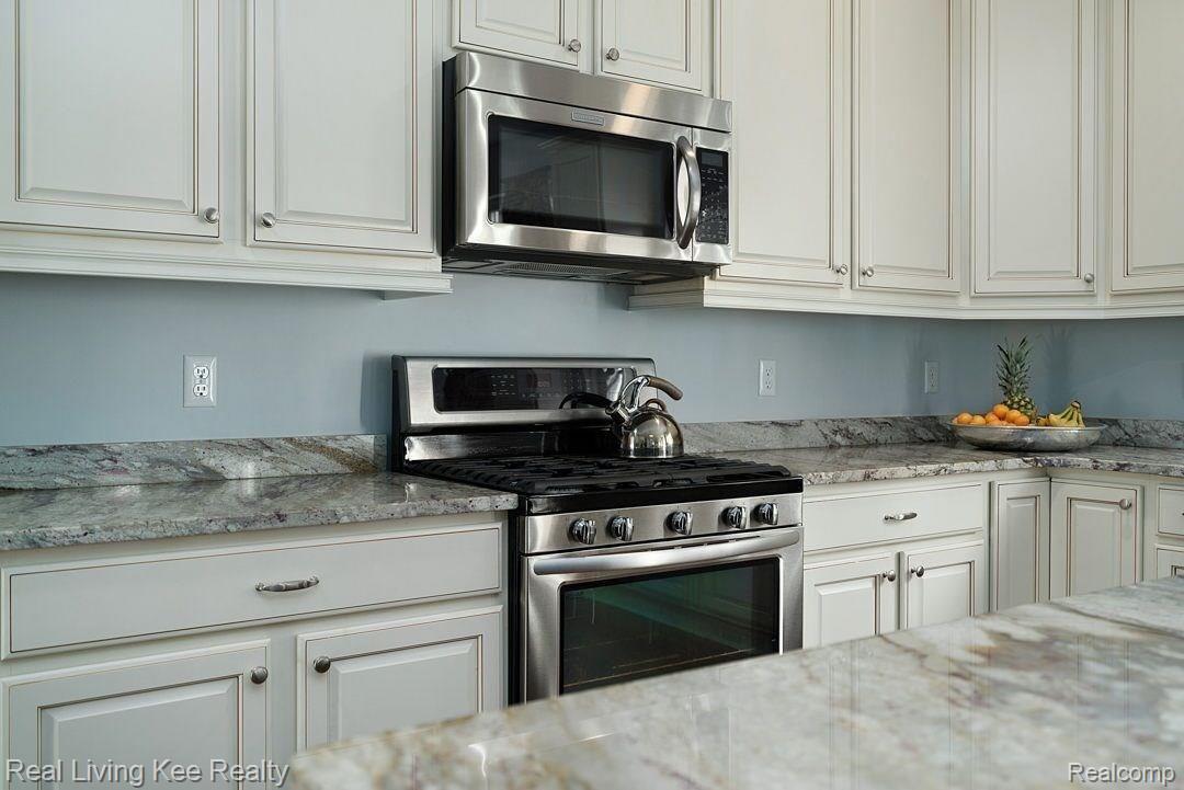 703 Quarter Street Rochester, MI 48307 - Photo 12 of 47 703 Quarter 12.jpeg