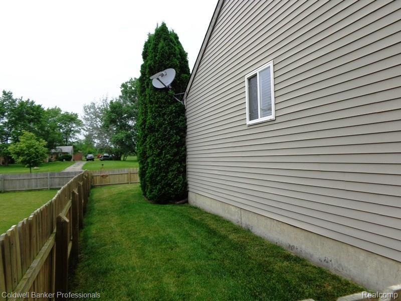 7220 Homestead Road Ypsilanti, MI 48197 - Photo 32 of 32 Side Yard.jpg