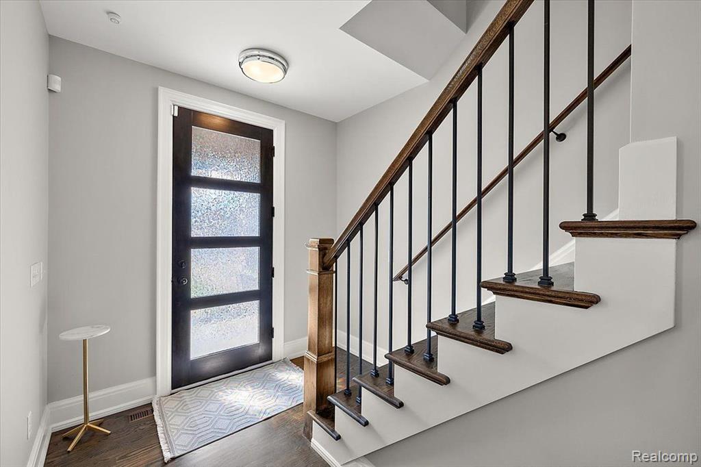 4108 Devon Road Royal Oak, MI 48073 - Photo 6 of 48