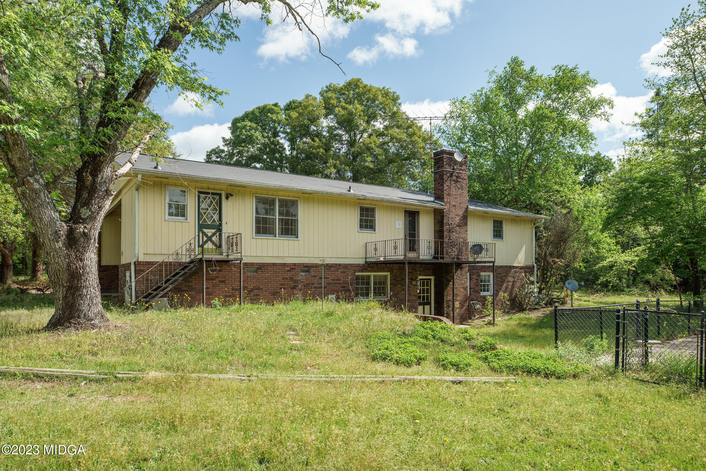 200 Gunters Mill Road Byron, GA 31008 - Photo 8 of 44 a view of a house with backyard and a tree