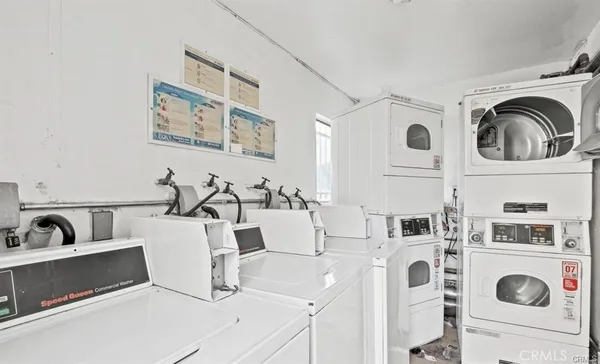 a view of living room with washer and dryer