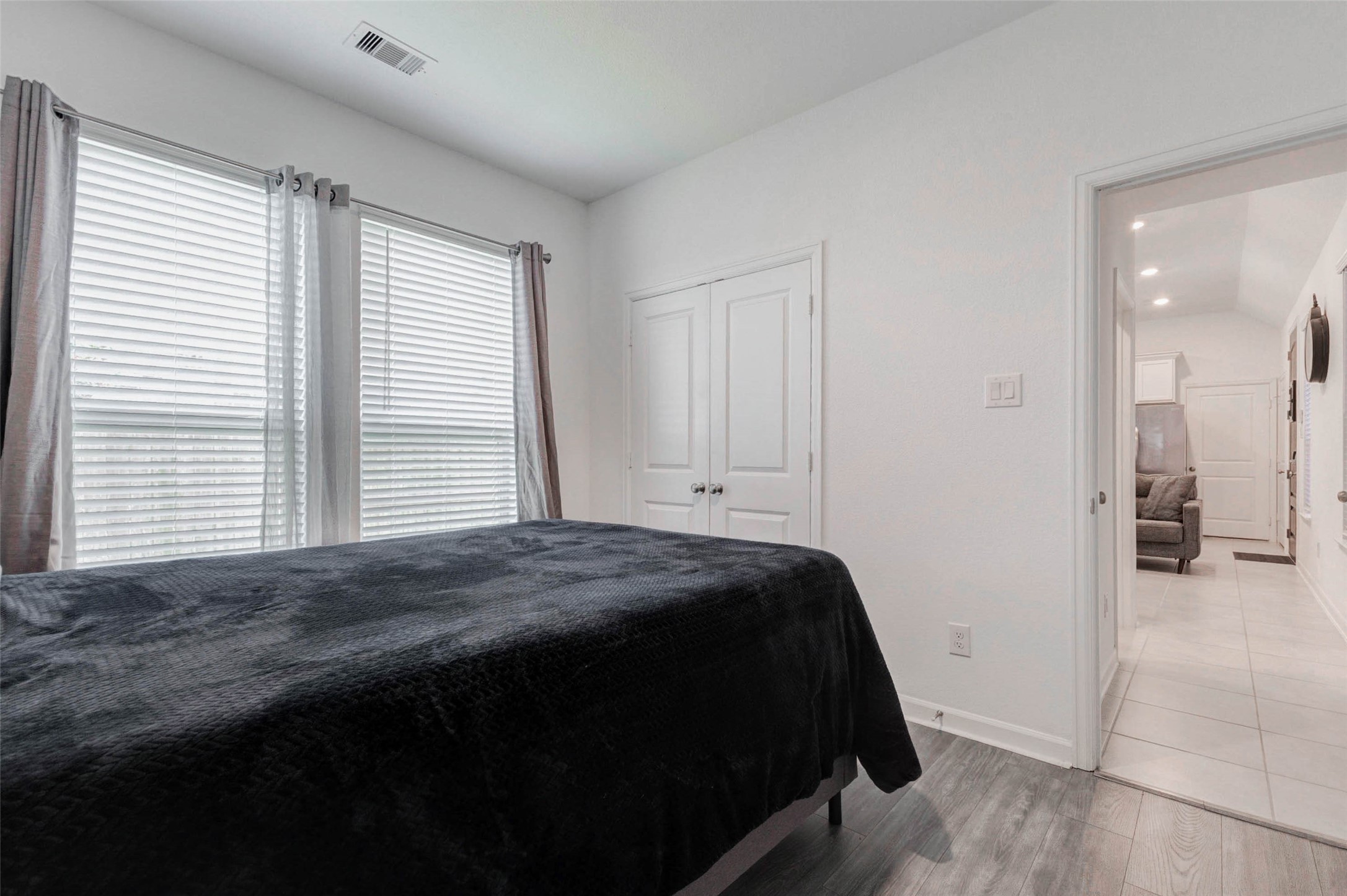 3711 Castle Rock Drive Rosenberg, TX 77469 - Photo 24 of 46 a bedroom with a bed and a window