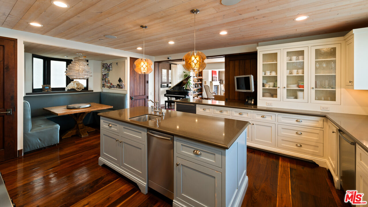 964 Palisades Beach Road Santa Monica, CA 90403 - Photo 14 of 58